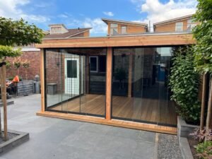 Gumax glazen schuifwanden overkapping
